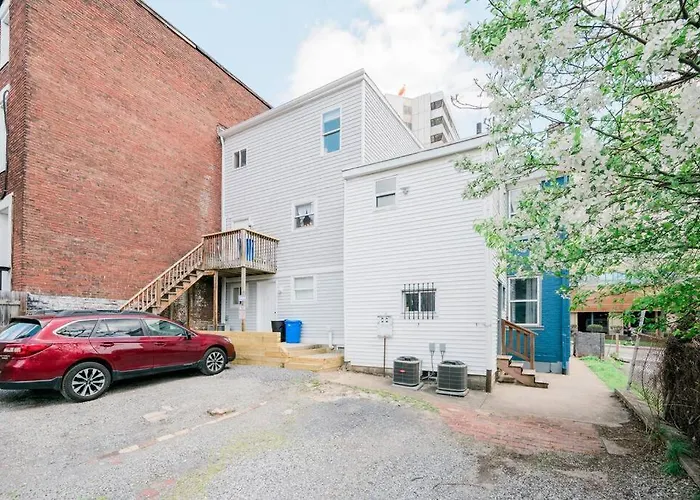 1St Floor - Free Parking - Washer & Dryer - Agh