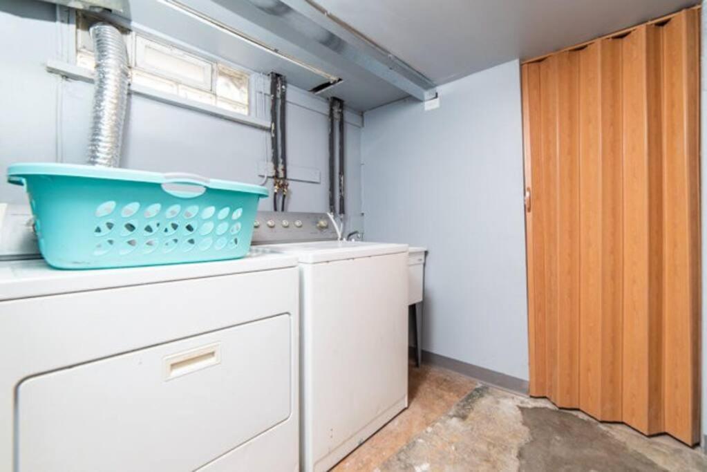 1st Floor - Free Parking - Washer & Dryer - Agh